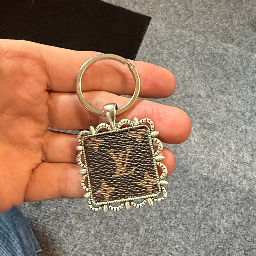 Louis Vuitton UPCYCLED repurposed Brown Monogram Keychain pendant set silver - Picture 5 of 6